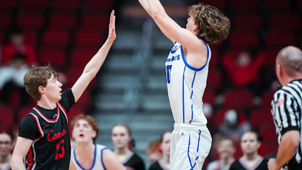 Bondurant basketball